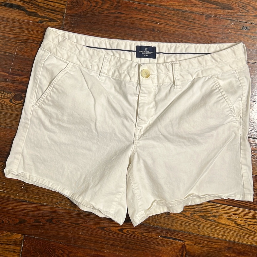 🦅 AEO white midi shorts • size 14